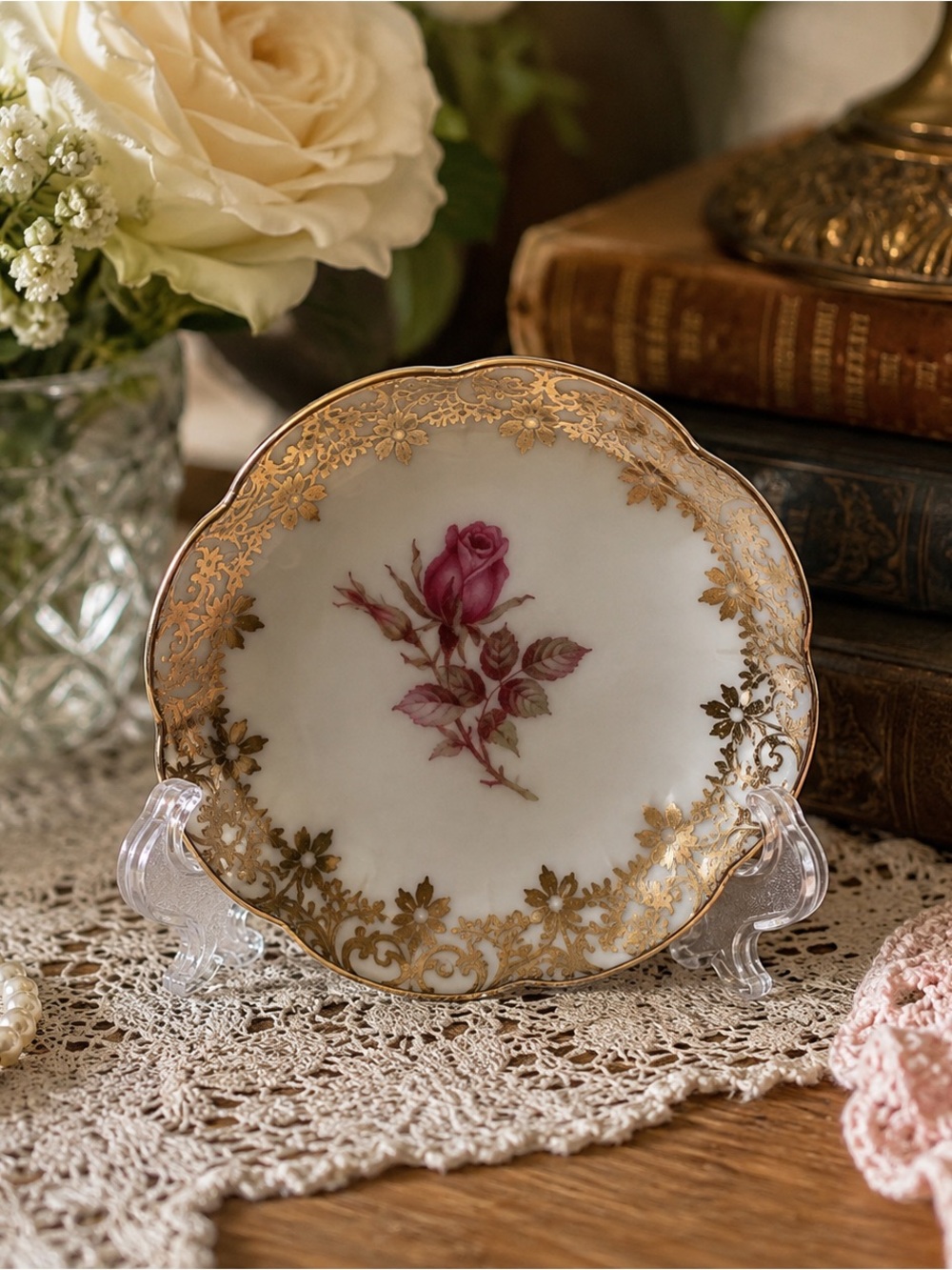 Elegant Gold-Trim Rose Accent Plate - White and Pink